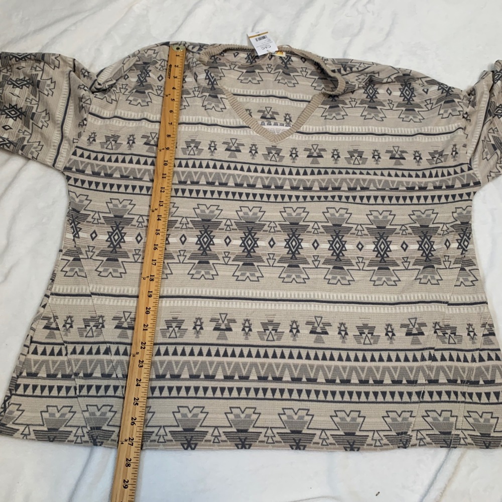 NEW C&C California Women 3X V Neck Long Sleeve Aztec Print Tunic Top Silver Mink - Picture 10 of 10